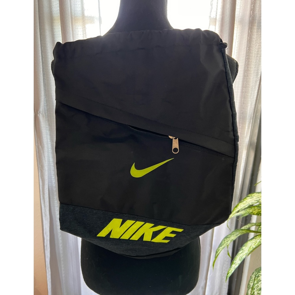 Nike Drawstring Bag (13L)